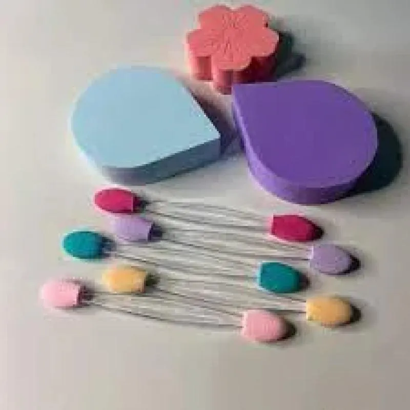 Kit Com 05 Pincéis E 03 Esponjas Beauty Tools